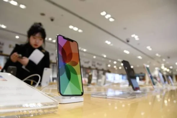 Memory Meltdown: Skyrocketing Costs Threaten to Drive Up Smartphone Prices, Hitting Android Users Hardest