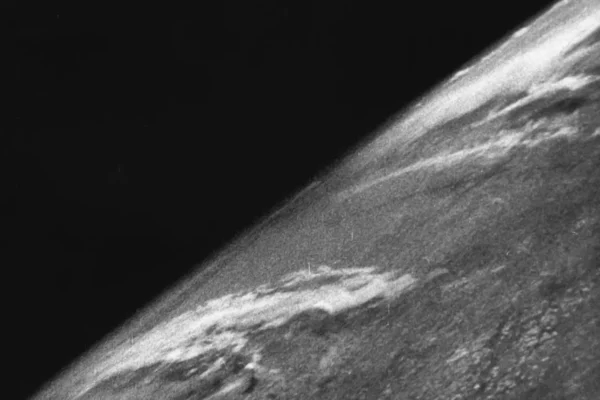 The Enigma of the Yin-Yang Moon: Giovanni Cassini’s 1671 Discovery of Iapetus